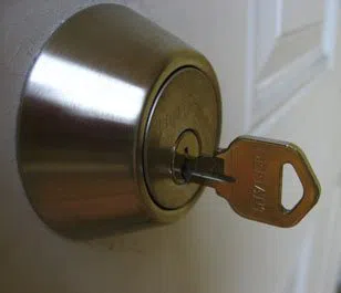 Locksmith Master Shop Orlando, FL 407-520-3672 Locksmith Master Shop Orlando, FL 407-520-3672 - 13-Key-Broke-In-Lock